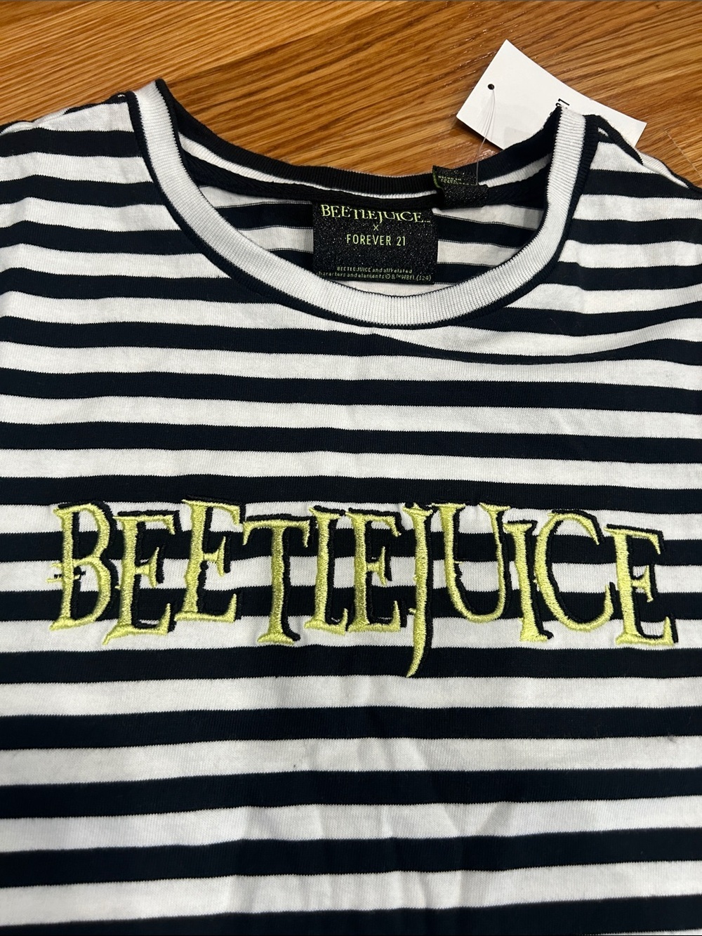 Beetlejuice x forever 21 embroidered Striped Crop Tee Black & White medium new - Picture 2 of 6